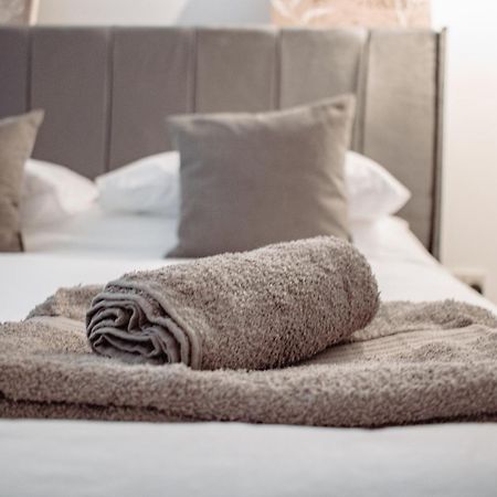 Central & Spacious, Sleeps 8, Perfect For Groups 利兹 外观 照片