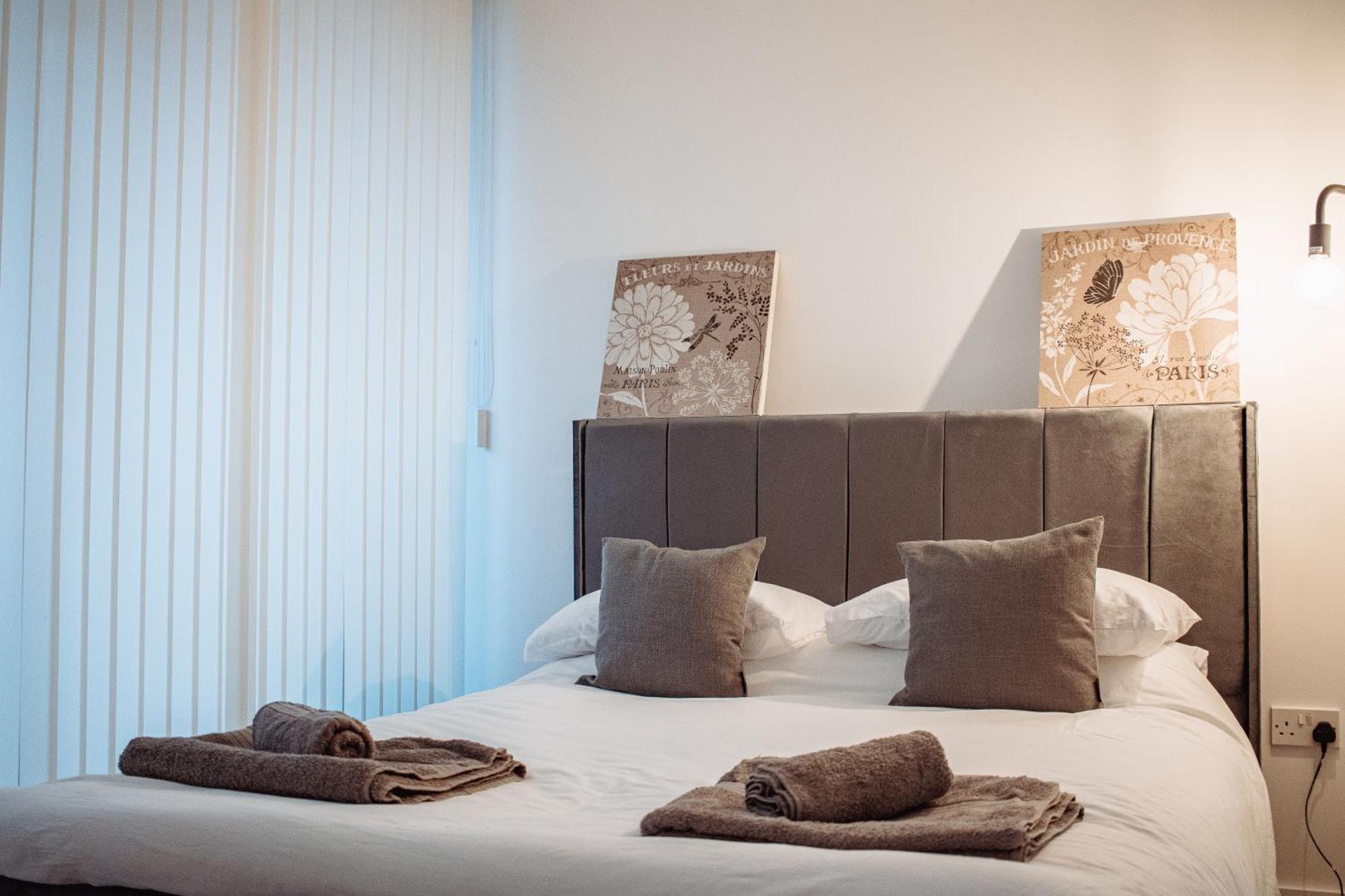 Central & Spacious, Sleeps 8, Perfect For Groups 利兹 外观 照片