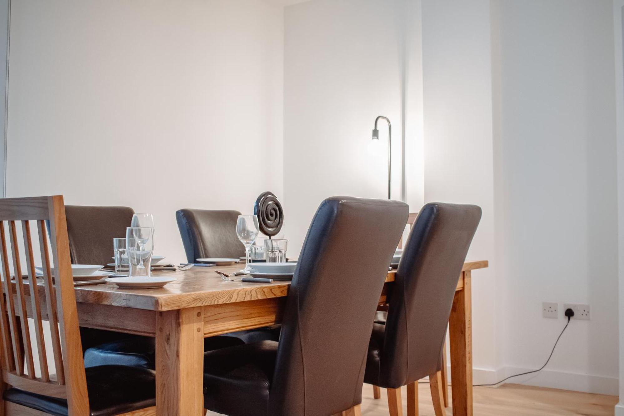 Central & Spacious, Sleeps 8, Perfect For Groups 利兹 外观 照片