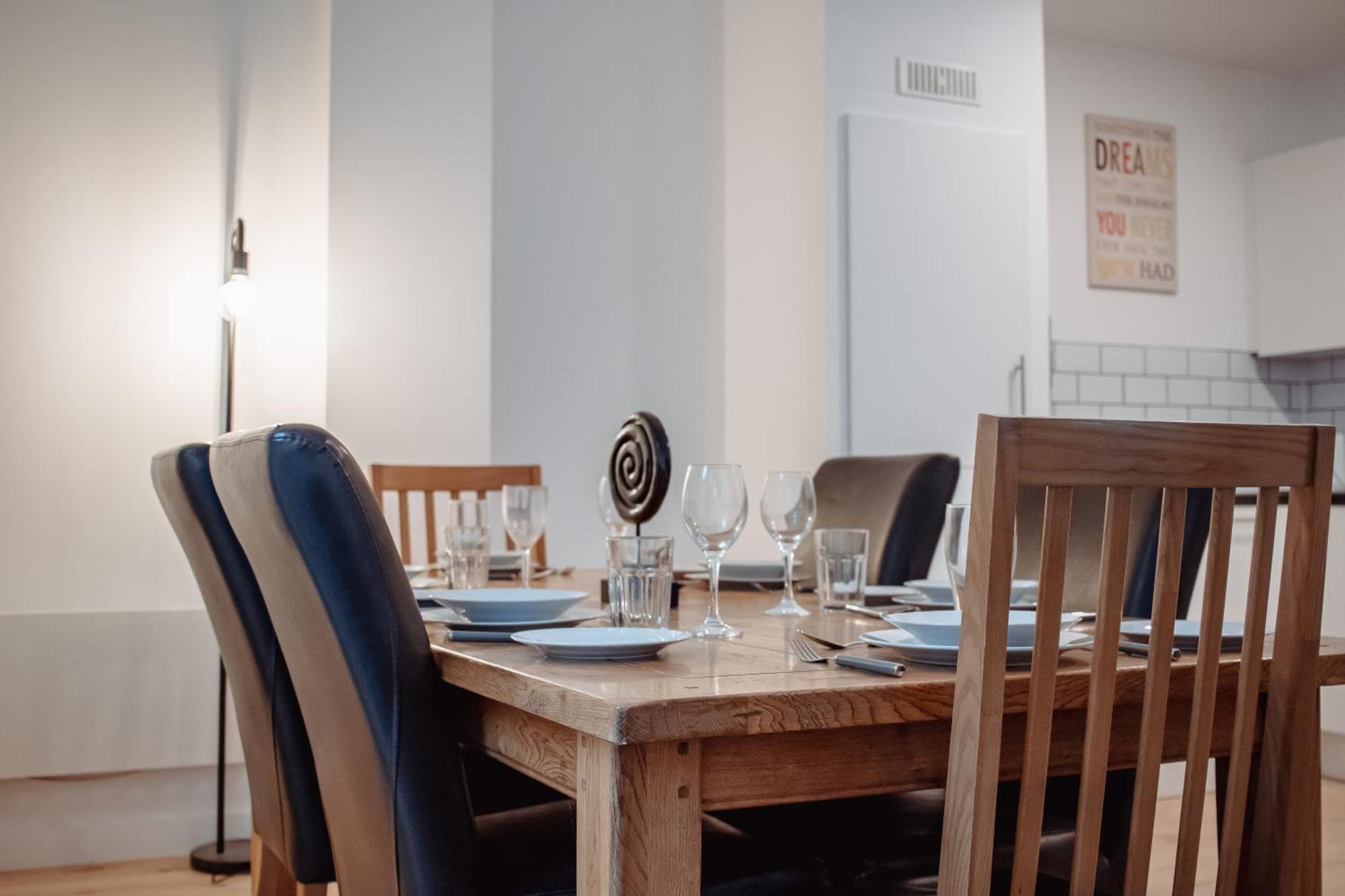 Central & Spacious, Sleeps 8, Perfect For Groups 利兹 外观 照片