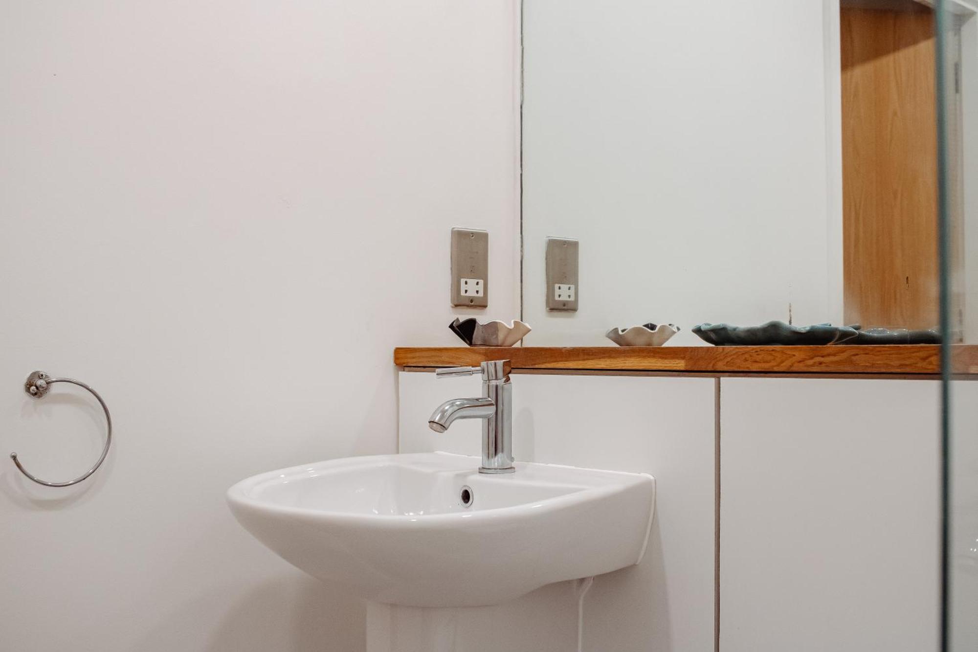 Central & Spacious, Sleeps 8, Perfect For Groups 利兹 外观 照片