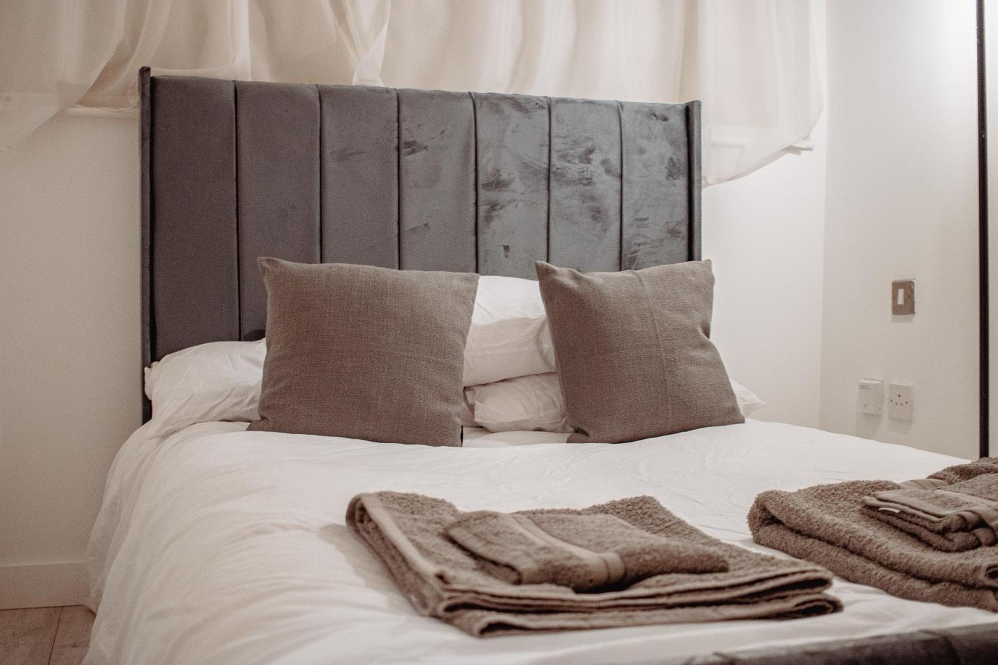 Central & Spacious, Sleeps 8, Perfect For Groups 利兹 外观 照片