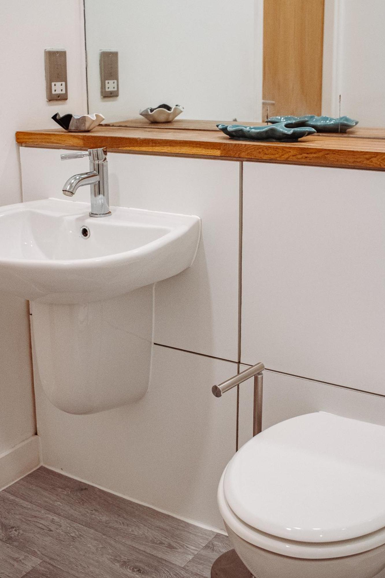 Central & Spacious, Sleeps 8, Perfect For Groups 利兹 外观 照片