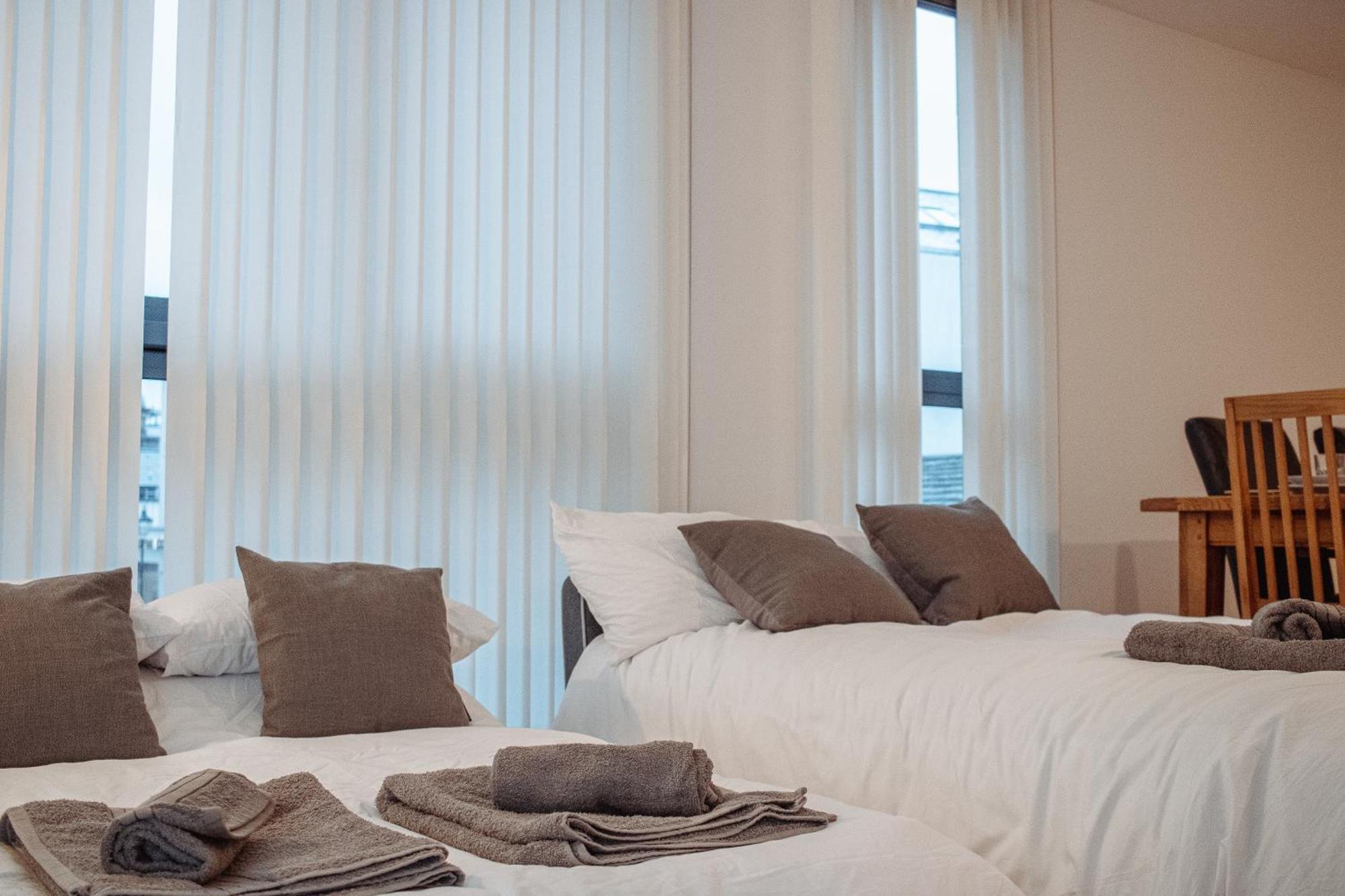Central & Spacious, Sleeps 8, Perfect For Groups 利兹 外观 照片